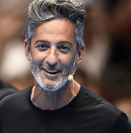 Fiorello compie 60 anni, showman e mattatore radio e tv