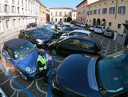 Sosta gratis, «Per noi commercianti è un danno: va tolta»