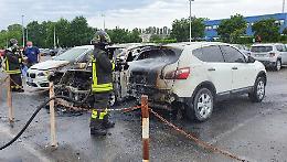 Auto prende fuoco nel parcheggio dell'ospedale Oglio Po