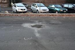 Travolta da auto pirata a Lecco, ragazza molto grave