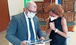 FOTO La Brigata «Henry Reeve» lascia Crema, dal sindaco l'ambasciatore cubano