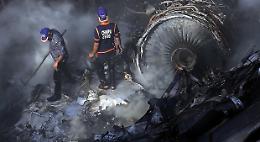 Pakistan: aereo caduto, 97 morti e due sopravvissuti 
