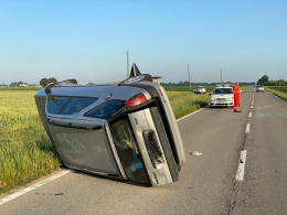 Auto si ribalta a Chiavenna Landi, ferito il guidatore
