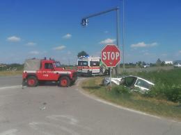 Violento scontro tra auto, un ferito