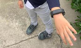 Bracciali elettronici ai bimbi, mamme in rivolta a Solarolo
