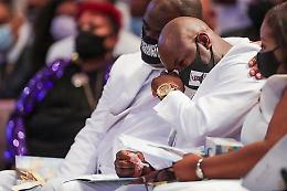 Floyd, migliaia a Houston per l'ultimo addio. Altri due casi scuotono gli Usa