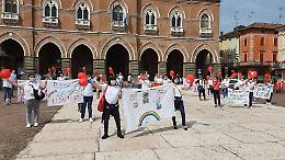 FOTO  Flash mob di protesta degli infermieri in piazza Garibaldi