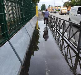 La pista ciclabile diventa uno stagno
