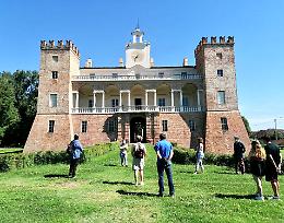 Lo yoga a Villa Medici del Vascello accende l’estate