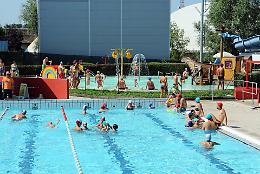 Piscina, fondi al gestore: bufera in consiglio comunale