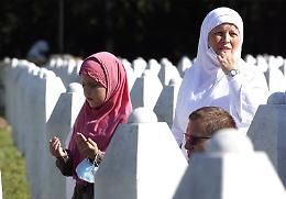 Srebrenica: 25 anni fa il genocidio. Cerimonie al cimitero di Potocari
