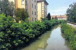 Condominio sul canale, sponde a rischio: la svolta, Naviglio trasferito al Dunas