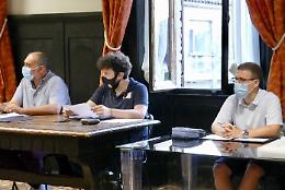 Priori nella bufera, «Soldi gettati per una sfilata»
