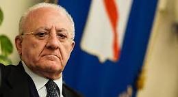 De Luca, mascherina all'aperto se aumentano i casi 