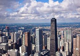 Spari ad un funerale a Chicago: raffica di colpi da un'auto