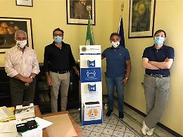 Igienizzazione delle mani, il Lions Club Torrazzo dona alle scuole cremonesi 52 totem
