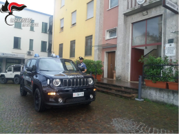 Ottengono 2.800 euro per un auto e poi spariscono, tre denunciati