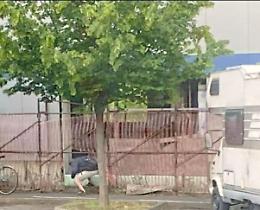 Bivacchi nel palazzo in rovina