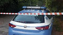 Morta con un  coltello accanto, la verità arriverà dall'autopsia
