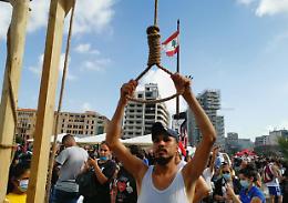 Tensione a Beirut, in piazza contro il governo: dieci i manifestanti feriti