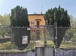 Il vicario mette in fuga i ladri