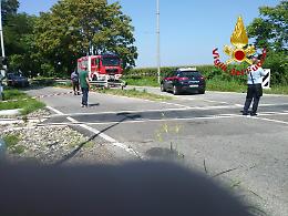 Auto travolta da un treno, muore 34enne di Regona