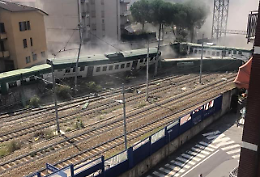 Treno deragliato: sospesi macchinista e capotreno