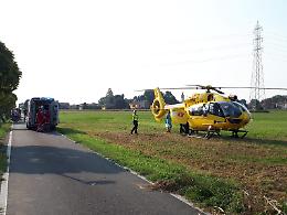Cade dal balcone, 57enne in ospedale con  l'eliambulanza