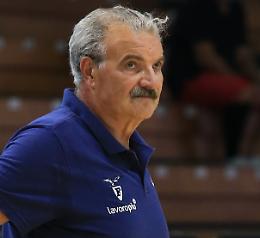 Tornato da avversario al PalaRadi, Meo Sacchetti è stato fischiato dagli ex tifosi: sei d'accordo?