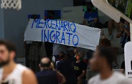 Striscione dei tifosi contro Sacchetti, Vanoli multata