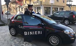 Lite, 47enne spintonato a terra