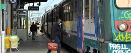 Treni, altra raffica di ritardi: sale la protesta dei pendolari