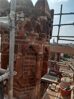 Loggia dei Militi, in fase di ultimazione i lavori di restauro e consolidamento del camino