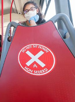 Sui bus senza distanze e senza mascherine: l'allarme degli autisti
