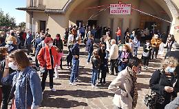 La comunità in festa per don Galbignani