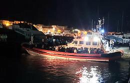 Migranti: tre sbarchi nella notte a Lampedusa