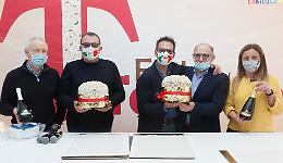 A Cremona anticipo di festa con debutto panettone al torrone