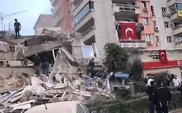 Sisma Egeo: morti salgono a 26, si scava tra macerie