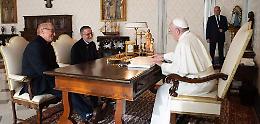 Padre Gigi, dopo la liberazione l'abbraccio del Papa