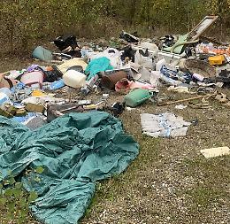 Rifiuti e degrado, la discarica a cielo aperto
