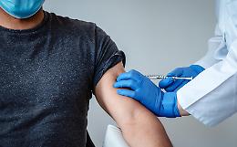 Vaccini in farmacia: «Non abbiamo più neanche una dose»