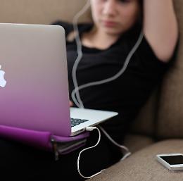 «Sempre più soli  i ragazzi in balia dei cyberbulli»