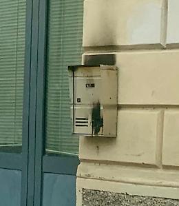 Monticelli, cassetta a fuoco: «Vi annoiate? Fate sport»