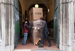 Banchi a rotelle «sospesi». «Ho bloccato la consegna»