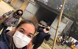 Scuola, area ripulita da tre giovani mamme