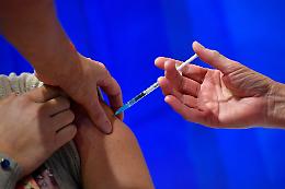 Vaccino, Gran Bretagna: cautela per gli allergici 