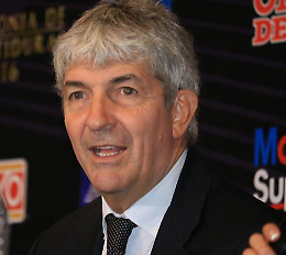 Calcio: Infantino, Olimpico Roma va intitolato a Paolo Rossi 