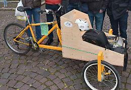 Gli acquisti dal negozio arrivano a casa con il cargo bike