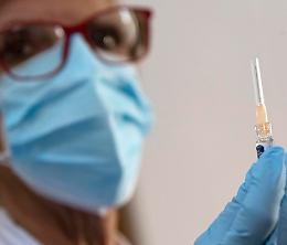 Vaccini, scorte consegnate e bruciate in venti minuti