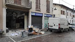 Sventrato il bancomat in piena notte